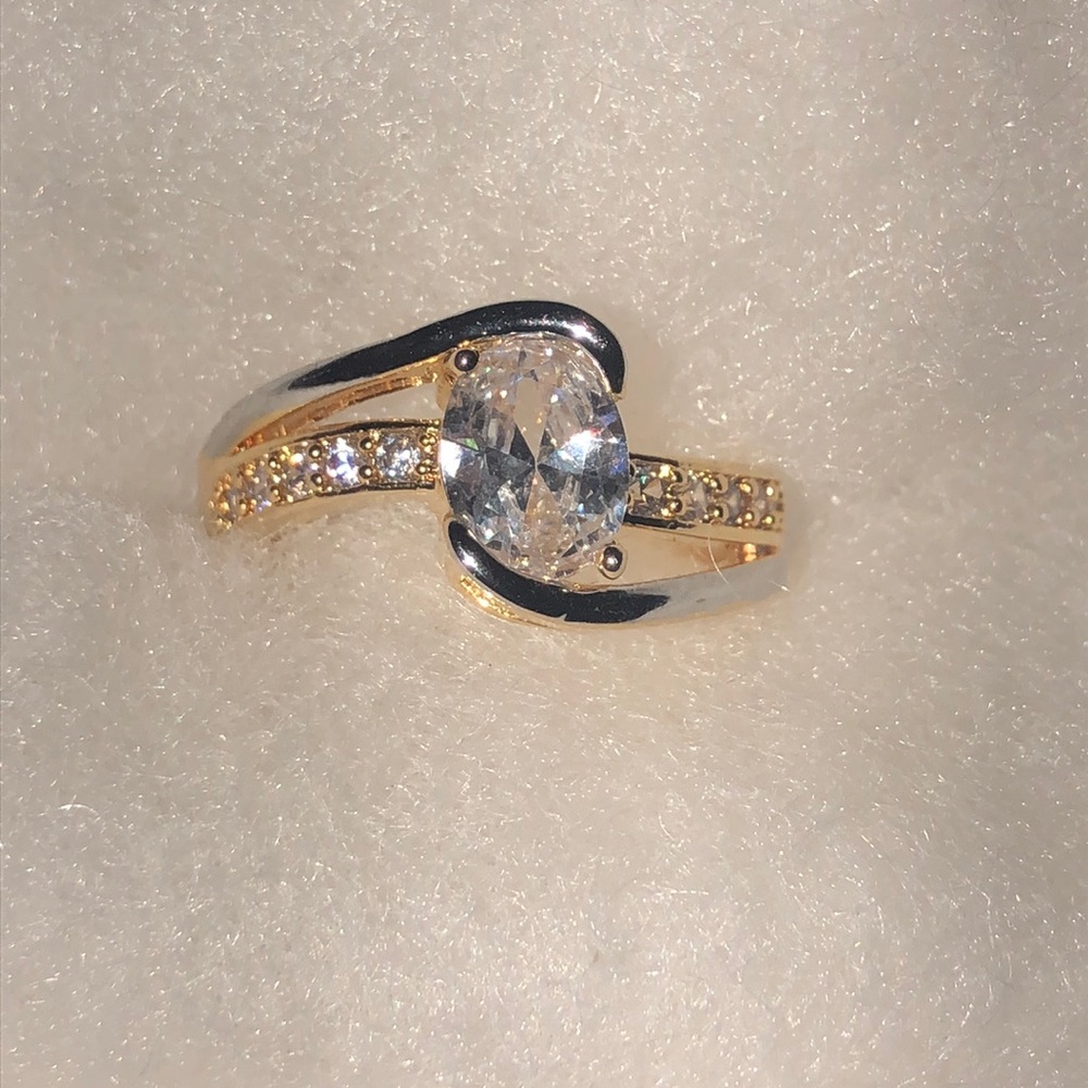 Golden Oval Stone ring with S925 Silver Detail